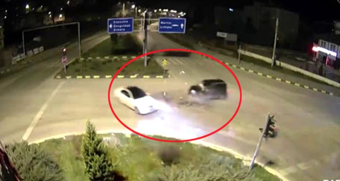 7 Kişinin Yaralandığı Trafik Kazası, MOBESE Kameralarınca Kaydedildi