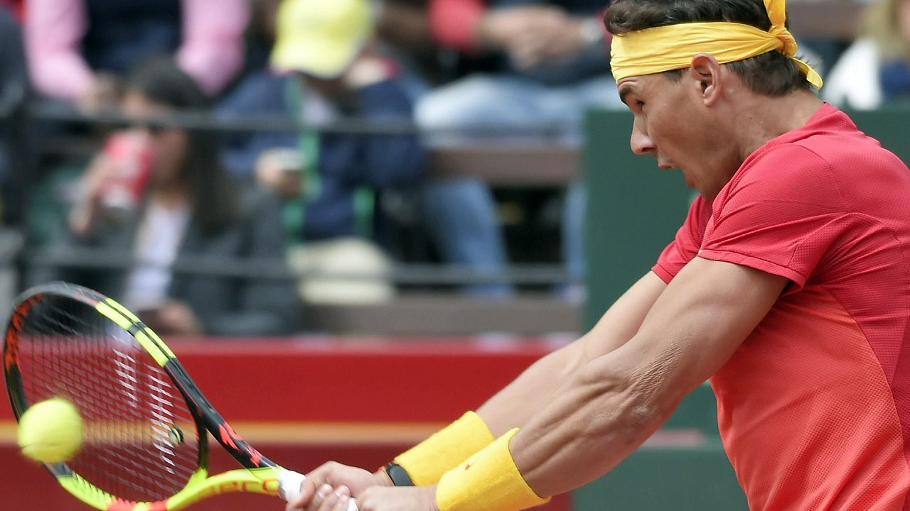 Nadal rescata a España en su vuelta a las pistas en Copa Davis