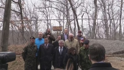 Eurodiputados visitan la militarizada frontera entre las dos Coreas