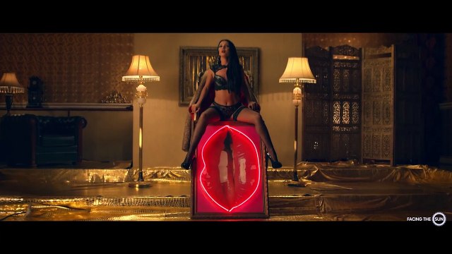 Krisko ft. Slavi Trifonov - Gledai Kak Se Pravi [Official Video]