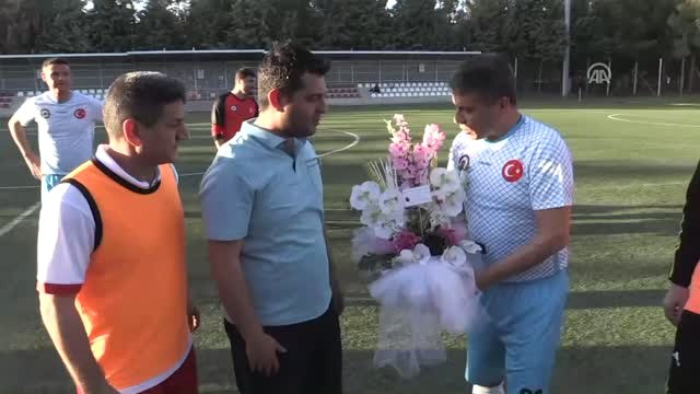 Anadolu Ajansı 98 Yaşında - Basın Mensupları ve Polisler, Halı Sahada Maç Yaptı