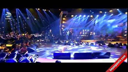 Demet Akalın Polemiğe girdiği Tatlıses'in şarkısını okudu