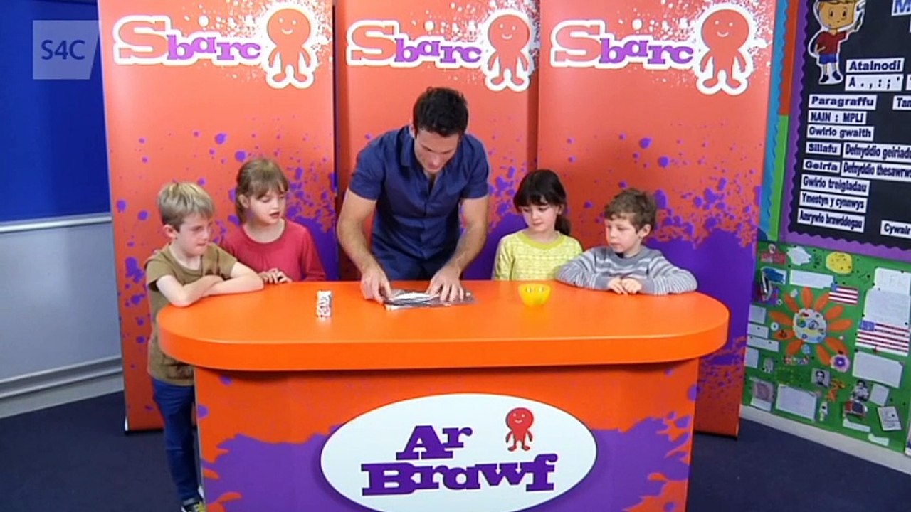 Sbarc.s01e01.Bwystfilod Bach