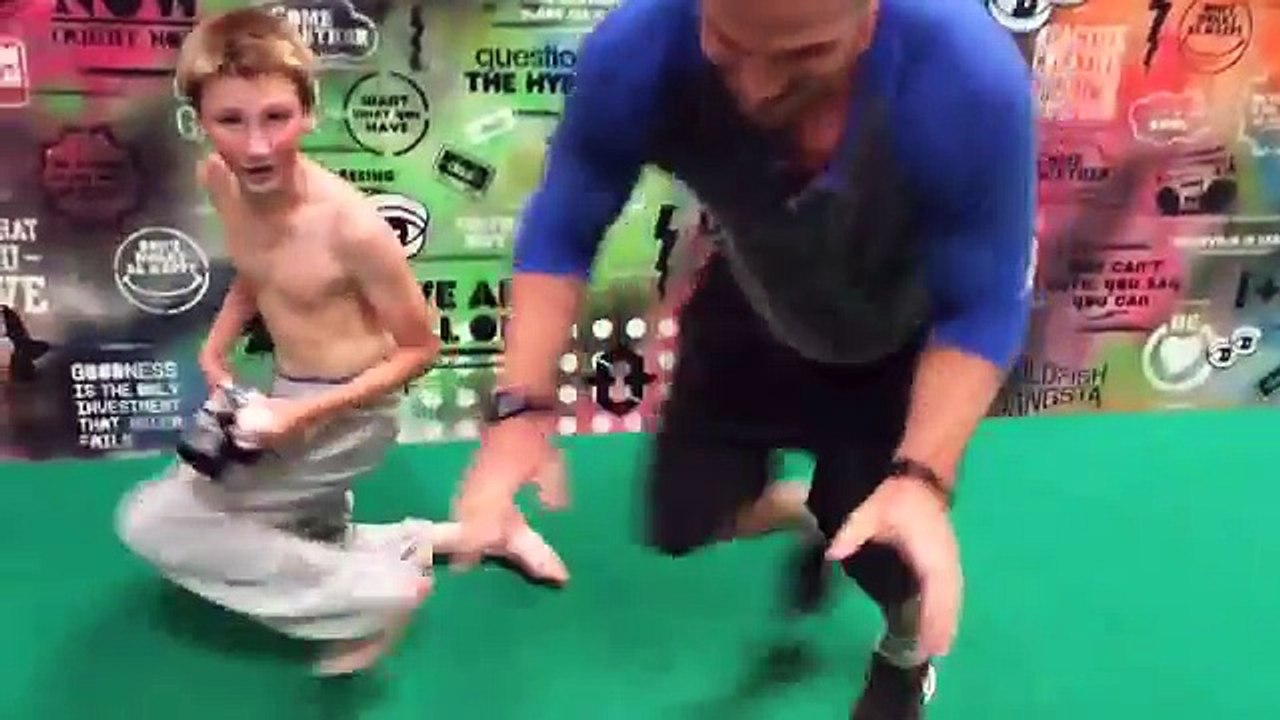 Stephen Amell bodyweight, parkout, circuit training WWE/Arrow/Turtles