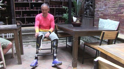 Alpinista chino amputado de ambas piernas a la cima del Everest