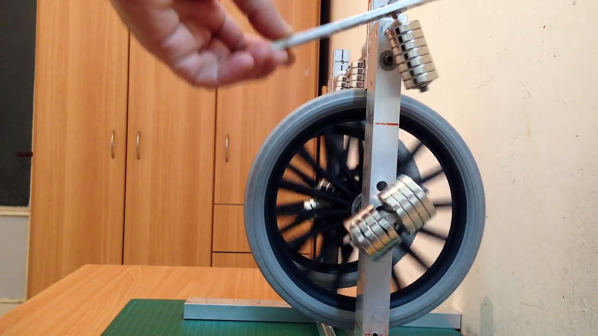 Perpetual Motion Generator atelieryuwa.ciao.jp