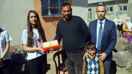 Lise öğrencileri yaşlı ve hasta aileler ile buluştu