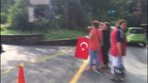 - ABD’deki Türklerden, FETÖ elebaşının malikanesinin önünde protesto gösterisi