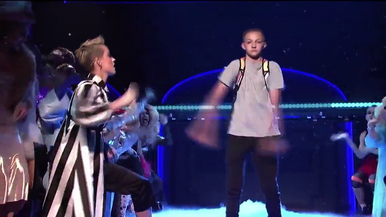 On vous explique le phénomène "Backpack Kid", cet ado américain qui fait danser la planète