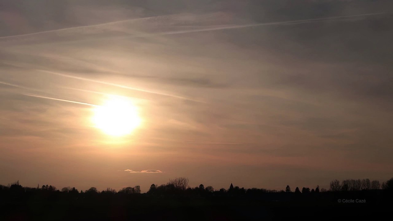 time lapse coucher soleil clocher