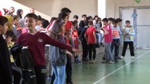 Öğrenciler askeri unutmadı...Futbol turnuvası düzenleyen öğrenciler, harçlıklarını Mehmetçik'e gönderdi