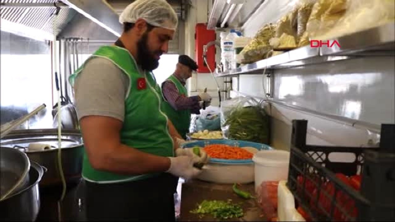 Hatay İhh'dan, Tahliye Edilen Doğu Gutalı Ailelere Sıcak Yemek