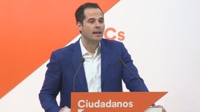 Aguado: o Cifuentes apoya la comisión sobre el máster o pediremos su dimisión