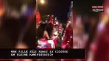 Une fille sexy remet sa culotte en pleine manifestation (Vidéo)