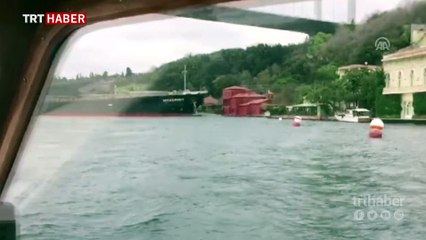 İstanbul Boğazı'nda bir gemi yalıya çarptı