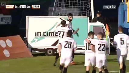 Goalkeeper scores amazing goal