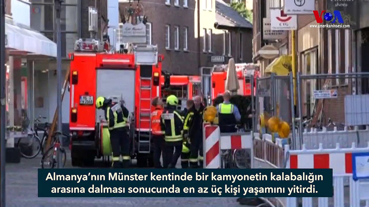 Almanya'da Araç Kalabalığın Arasına Daldı