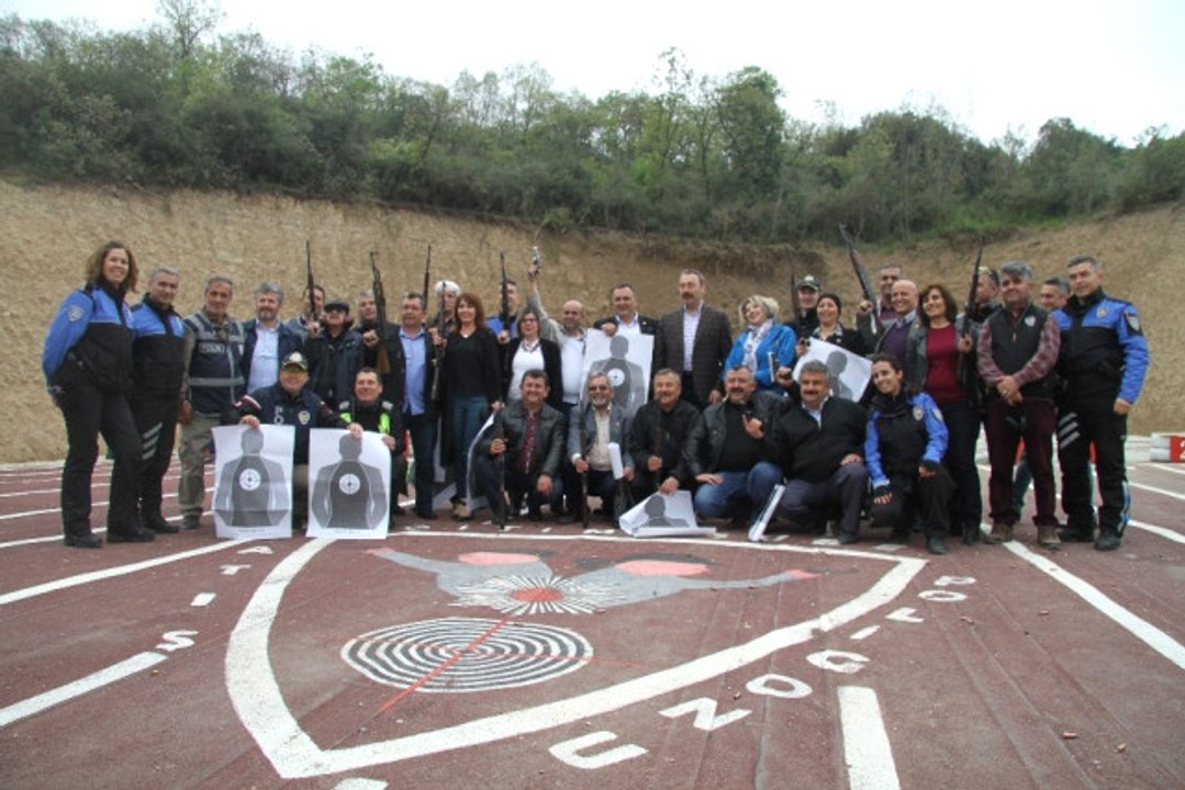 Bursa İl Emniyet Müdürü, Muhtarlara Atış Eğitimi Verdi