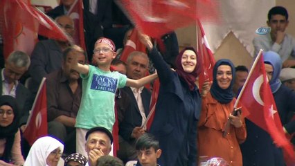 Cumhurbaşkanı Erdoğan’dan CHP’li milletvekillerine AKkkuyu tepkisi: “ CHP’nin bir tane milletvekili Mersin’de gösteri yapıyor. Ağzından kuş tutsan avucunu yalarsın. Neyin gösterisi?”