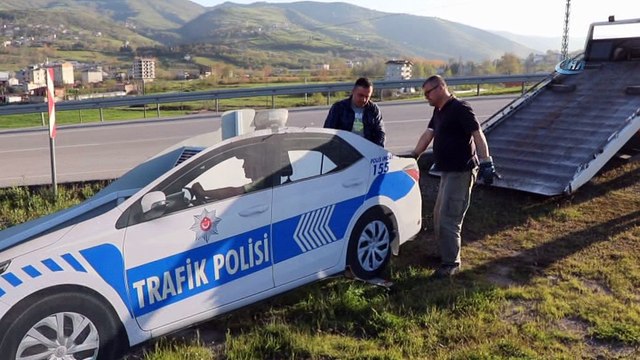 2'nci kez zarar verilen maket polis aracı kaldırıldı