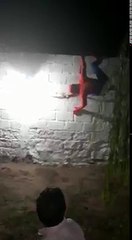 hombre araña daña la fiesta-homem aranha danifica a festa-アメイジング-スパイダーマン破損の