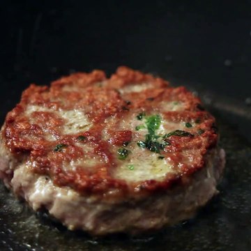 Voici une recette originale de burger à tester au plus vite !Hawaiian burger ->