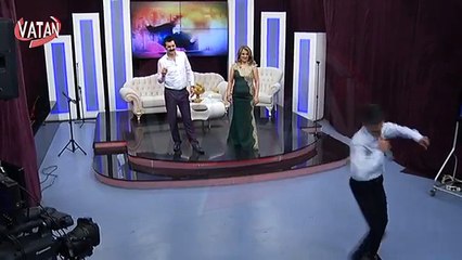 Hem Şarkısını Söyleyip Hem Semazen Olan Adam