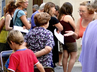 Aguiche : Le placard des pleureuses