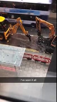 Des ouvriers du BTP jouent au morpion