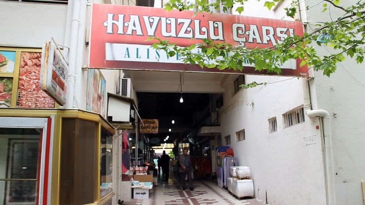 Peruk takıp göbek ata ata soydu... O anlar kamerada