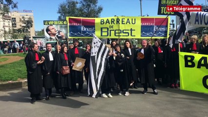 Télécharger la video: Quimper. Des avocats manifestent à Paris