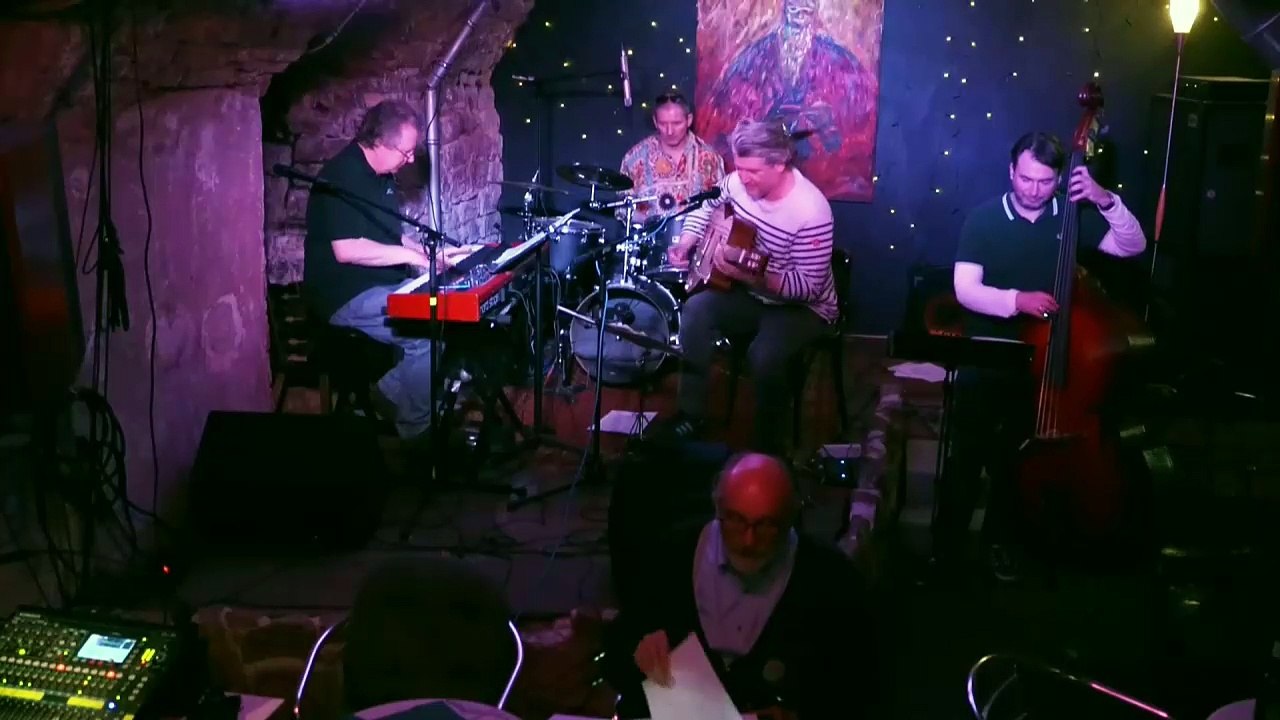 Limbusclub insane edit Hoch auf dem gelben Wagen