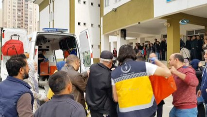 Polis memurunun okulda iki eğitimciyi vurma anı kamerada