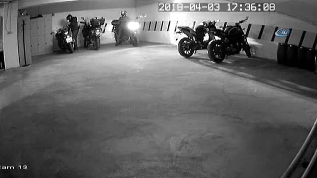 Kapalı otoparktaki motosikleti böyle çaldılar