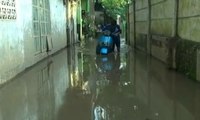 Sungai Ciliwung Meluap, Kampung Arus Terendam Banjir 1 Meter