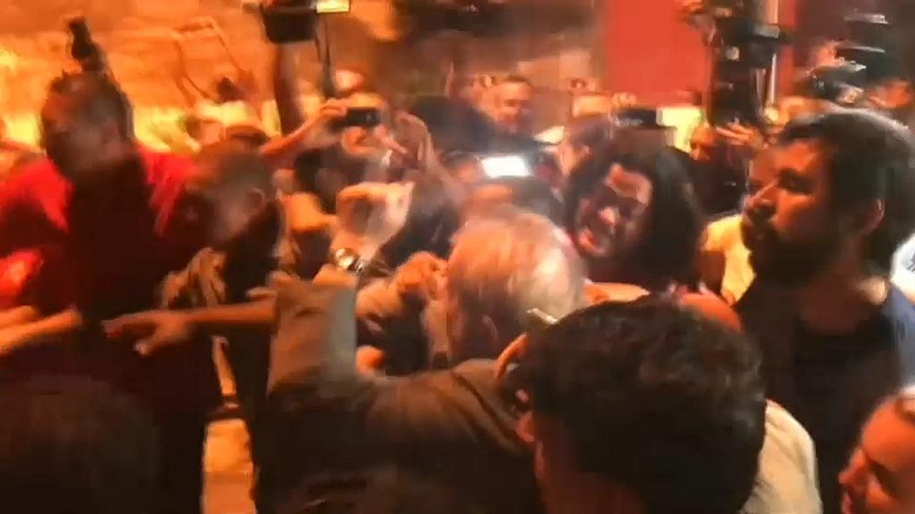 Lula mit erhobener Faust ins Gefängnis