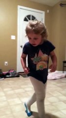 sahte dil ile çocuklarını korkutan anne | mother who scares children with false language