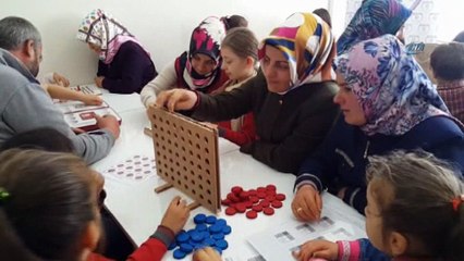 Öğrenciler aileleri ile birlikte zekâ oyunları oynadılar