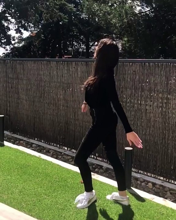 Almudena Legs