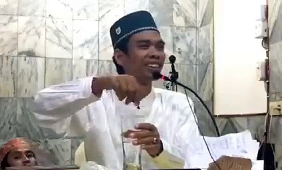Penjelasan Tentang Istri Karir - Ustadz Abdul Somad Lc. MA