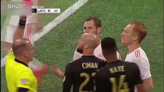 Kırmızı kart gördü, soyunma odasından geri çağrıldı!