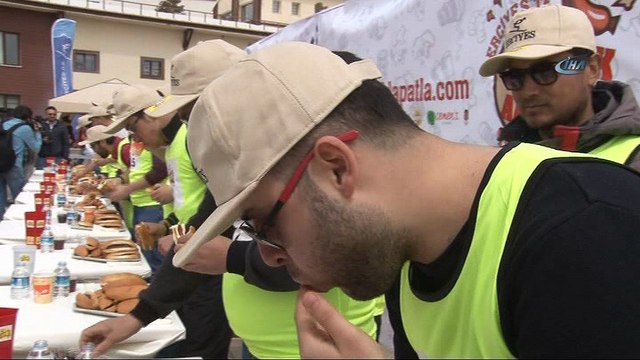 10 dakikada 8 sucuk ekmek yedi ödülü yine sucuk oldu