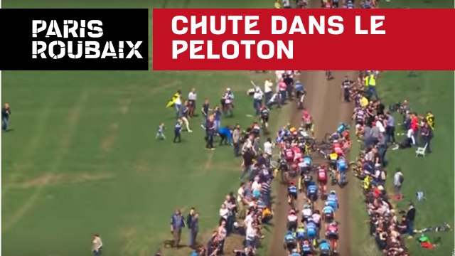 Chute dans le peloton - Paris-Roubaix 2018