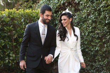 Arda Turan'dan "Eşi Aslıhan Doğan'a Ayağını Yıkattı" Haberlerine Cevap