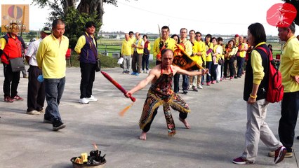 乩童操寶《奮力擊背聲！！》Religious Carnival - Taiwan