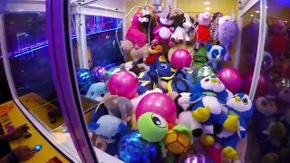 The Giant Claw Machine - Triple Win X-Large Toy Prizes Won By Kid Doc & M&M At New Skill Crane