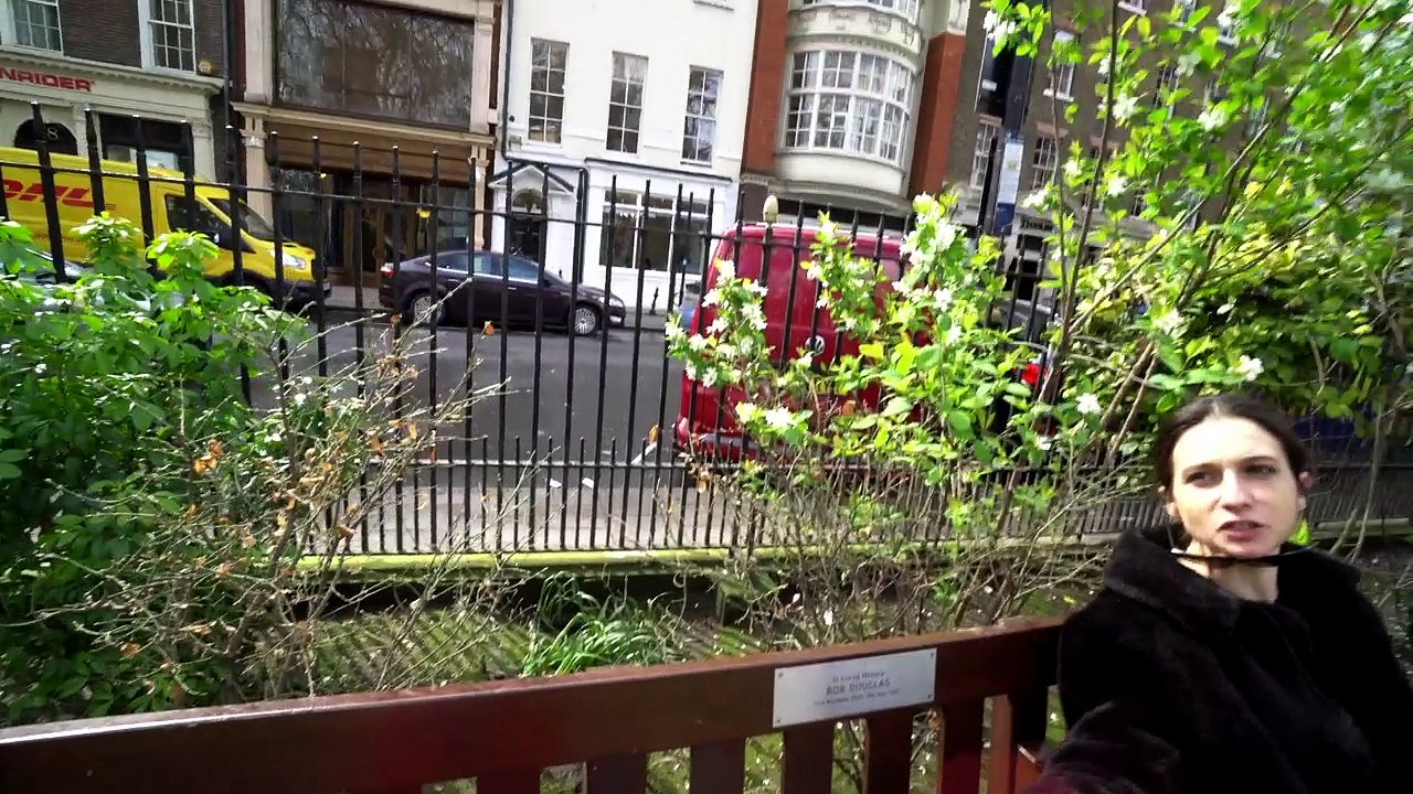Quina Mons Geo Godley April 2018 London England U.K vlog*com & 5 video host platform comparison