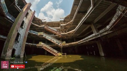 Ce centre commercial abandonné rempli de milliers de poissons