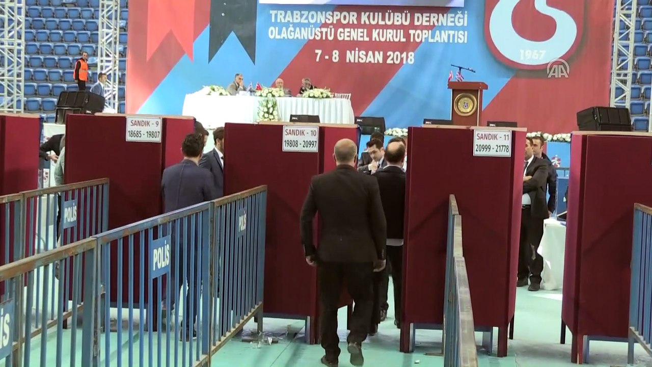 Trabzonspor Kulübünün kongresinde oy verme işlemi - TRABZON