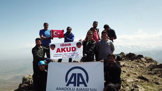 Tekelti Dağı'nın zirvesinde AA'nın 98. kuruluş yıl dönümünü kutladılar - IĞDIR